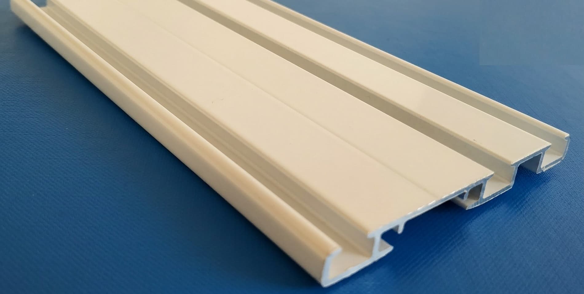 Aufbau-Vorhangschiene 3-läufig - 6 mm Lauf